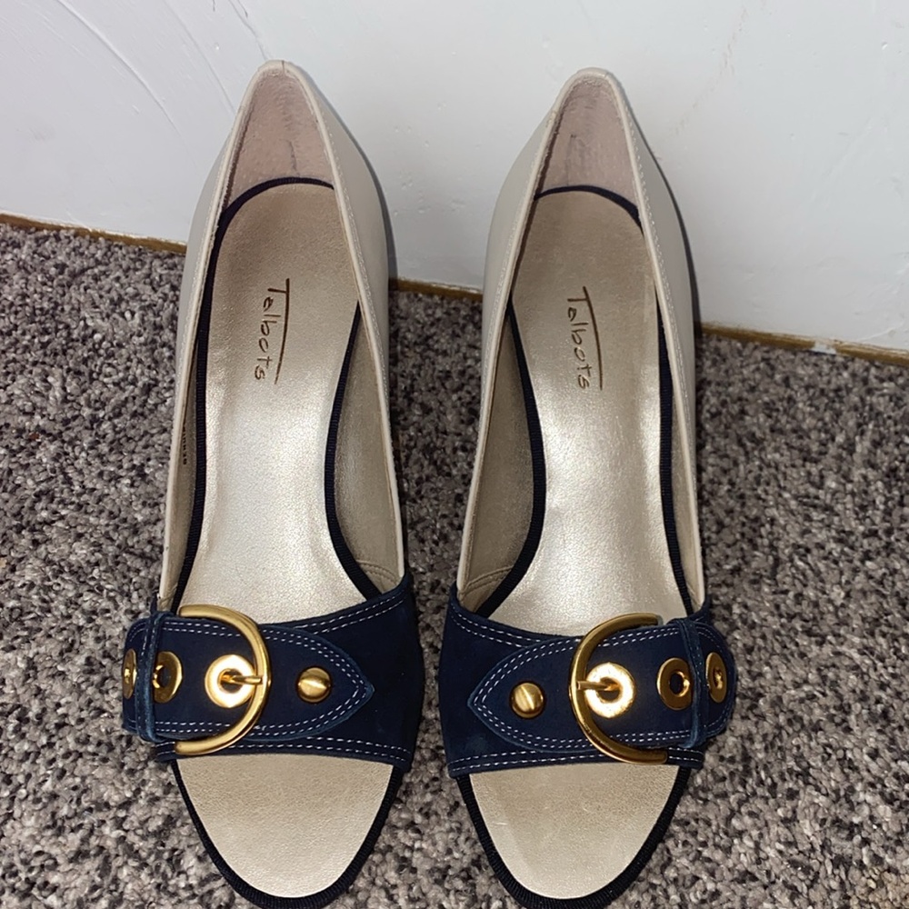 NEW Talbots Blue and Cream Leather heels Ella Shoes with brass buckles 5.5B, 5.5